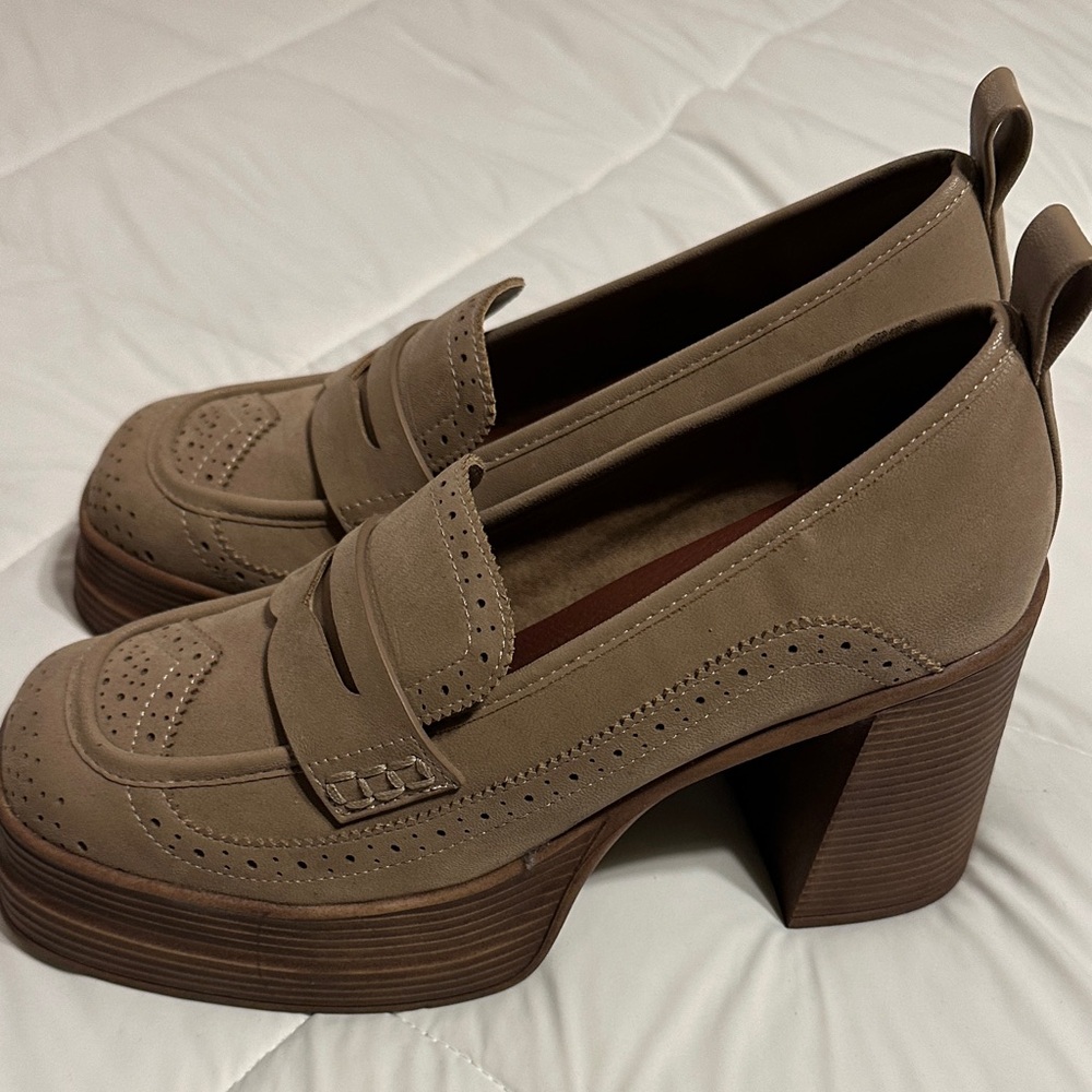 Elegant Tan Loafers for Women